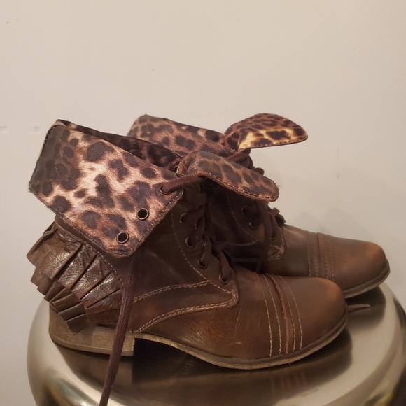 Betsy Johnson lola/leopard womans combat boot - Picture 2 of 5